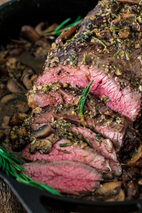 Garlic Roast Beef, Garlic Roast, Ribeye Steak Recipes, Date Night Recipes, Roast Beef Recipes, Romantic Dinner Recipes, Rib Roast, Ribeye Steak, Beef Dinner