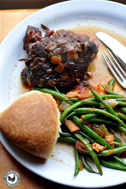 Alcatra - Portuguese Pot Roast in the slow cooker....gonna have to try this recipe!! Portuguese Pot Roast, Portuguese Foods, Portuguese Cuisine, Portuguese Food, Pot Roast Recipes, Portuguese Recipes, Roast Recipes, Simple Recipes, Beef Dishes