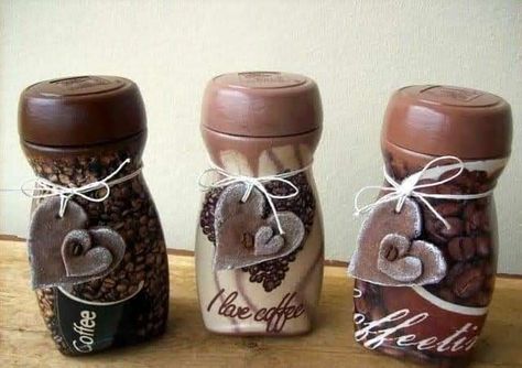 Coffee Jar Crafts, Decoupage Jars, Painting Glass Jars, Plastic Bottle Art, Decoupage Glass, Jar Centerpieces, Glass Bottle Diy, Coffee Jars, Decoupage Diy