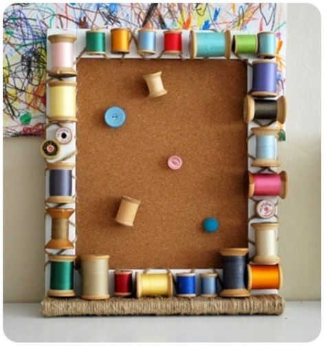 vintage wood spool corkboard, crafts, repurposing upcycling Wooden Spool Crafts, Spools Of Thread, Spool Crafts, Wood Spool, Sewing Room Decor, Framed Cork Board, Sewing Room Organization, Diy Bricolage, Wooden Spools