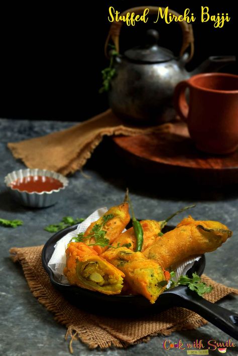 Mirchi Bajji, Bajji Recipe, Easy Chilli, Indian Appetizers, Tamarind Chutney, Instant Recipes, Stuffed Banana Peppers, Stuffing Recipes, Indian Snacks