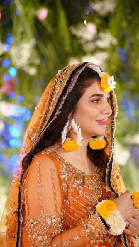 Mayan Outfit, Areeba Habib, Haldi Dress, Emma Watson Belle, Haldi Outfits, Bridal Dupatta, Best Bride, Wedding Hairstyles Bride, Mehndi Brides