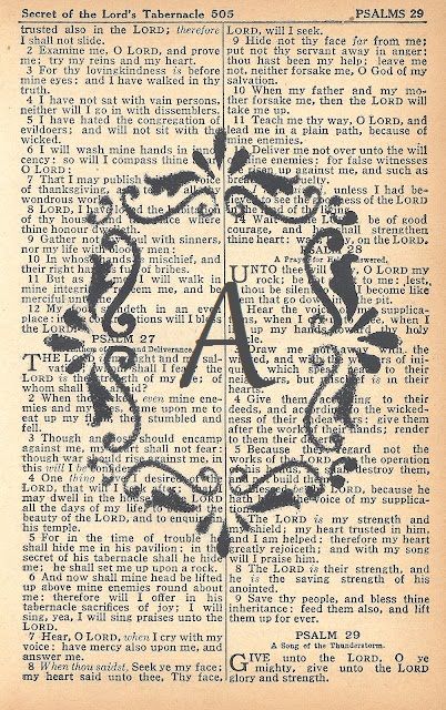 Create a Thanksgiving Banner with Printable Antique Bible Page - Knick of Time Old Bible Pages, Book Stencil, Old Bible, Antique Bible, Bible Pages, Diy Old Books, Vintage Style Home Decor, Vintage Bible, Oldest Bible