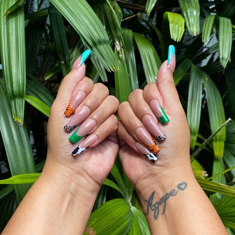 Safari Theme Acrylic Nails, Jungle Theme Nail Art, Safari Acrylic Nails, Safari Nails Designs Green, Safari Nails Jungle, Safari Nail Ideas, Safari Themed Nails, Jungle Theme Nails, Safari Theme Nails