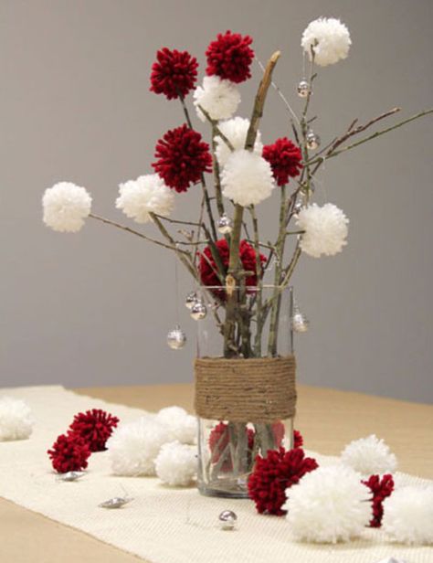 35 Best DIY Christmas Centerpieces: Easy + Creative Ideas (2019 Guide) Diy Christmas Centerpieces, Simpul Makrame, Christmas Lights Outside, Tote Crochet, Christmas Centers, Centerpiece Christmas, Christmas Crafts To Sell, Christmas Crafts For Toddlers, Preschool Christmas Crafts