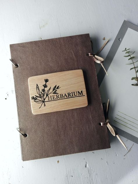 Herbarium File, Botanical Sketchbook, Michel De Montaigne, Pressed Flower Crafts, Nature Projects, Plant Journal, Plant Book, Nature Journal, Book Binding