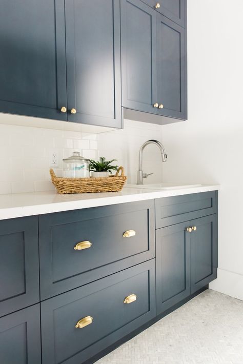 Navy Room, Outfit Herren, 80s Kitchen, Laundry Room Update, Blue Laundry Rooms, Modern Mountain Home, Laundry Room Cabinets, Laundry Room Inspiration, New Kitchen Cabinets