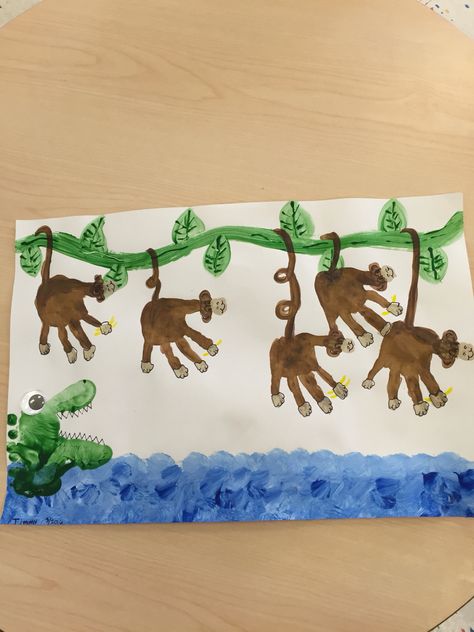 5 Monkeys swinging in a tree Monkeys Swinging In A Tree, Jungle Animal Crafts, Rainforest Crafts, Preschool Jungle, Jungle Activities, Safari Crafts, Animal Crafts Preschool, Jungle Crafts, Zoo Crafts