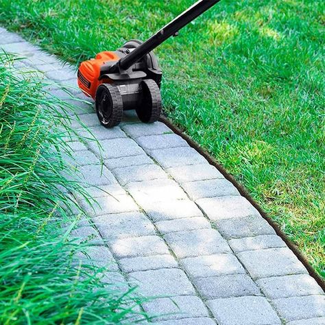 Best Lawn Edger, Garden Edger, Lawn Edger, Weeds In Lawn, Diy Lawn, Lawn Care Tips, Patio Pergola, The Family Handyman, Lawn Equipment