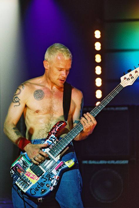 Flea - reminds me not to take things to seriously! love the chili peppers as well! Flea Balzary, Flea Rhcp, Red Hot Chili Peppers Poster, Dani California, Chad Smith, Dave Navarro, John Frusciante, Anthony Kiedis, Bass Guitarist