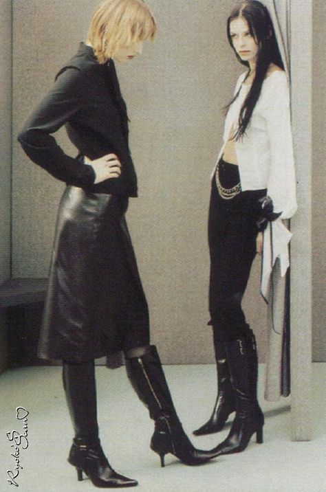 Y2k Pointy Boots, Pointy Black Boots Outfits, 2000 Office Siren, Black Pointy Boots Outfit, Bottle Green Outfit, Office Siren Aesthetic, Pointy Boots Outfit, Punk Professional, Y2k Boots