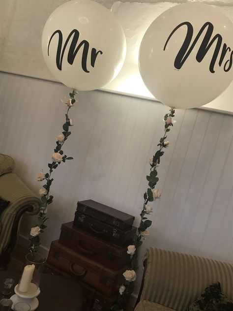 Just Married Decorations House, Just Married Balloons, Just Married Decorations, Mr And Mrs Balloons, Rose Garland, Wedding Congratulations, Wedding Balloons, Mr And Mrs, Just Married