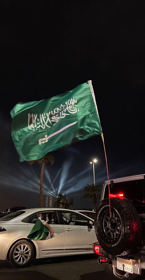 Saudi Flag, National Day Saudi, Saudi Arabia Culture, Saudi Arabia Flag, Happy National Day, Eid Milad, Airport Aesthetic, Instagram Cartoon, Arab Culture