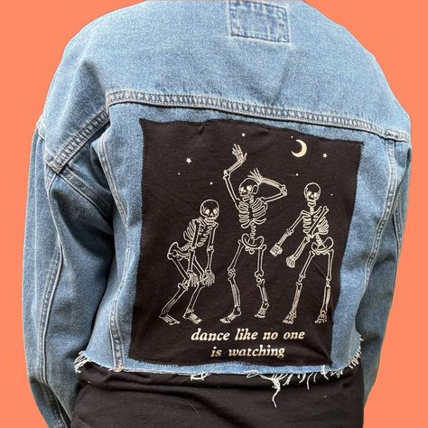 Calavera Diy, Outside Lighting, Painted Jean Jacket, Custom Jeans Diy, Basketball Jacket, Halloween Jacket, Custom Jean, Pen Ideas, Custom Jean Jacket