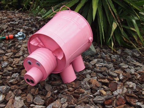 Tin Can Animals, Tin Can Man, Recycled Cans, Tin Can Lanterns, Soda Can Art, Recycled Tin Cans, Pig Crafts, Tin Can Art, Cute Garden