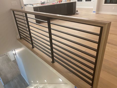 Modern hand rail with black iron and white oak Horizontal Stair Railing Wood, Modern Loft Railing, Minimalist Stair Railing, Top Of Stairs Railing Ideas, Home Stair Railing Ideas, Horizontal Stair Railing Ideas, Metal Stair Railing Ideas, Indoor Balcony Railing, Modern Hand Rail