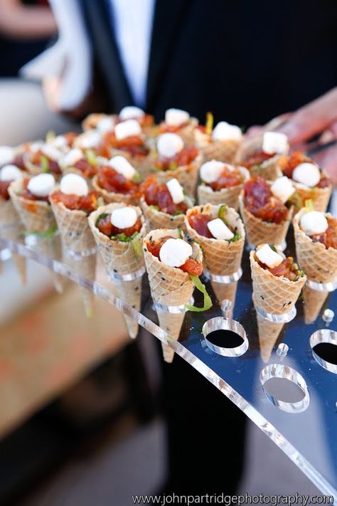 That looks like a cheese and veggie "salad" in an ice cream cone.  DELICIOUS. Wedding Food Stations, Fest Temaer, Savory Waffles, Food Stations, Snacks Für Party, Food Display, Mini Foods, Fabulous Foods, Food Presentation