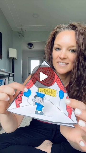 Amanda Tessier on Instagram: "Comment GRAD for a link to this graduation craft! @crayola @elmersproducts #kindergarten #kindergartenteacher #kindergartenteachers #kindergartengraduation #graduationcraft #crafts #endoftheyear #preschoolactivities #preschoolteacher #preschoolgraduation #preschoolteachers" Graduation Crafts, Preschool Graduation, Kindergarten Graduation, Preschool Teacher, Kindergarten Teachers, Preschool Activities, Teaching Kids, Kindergarten, Preschool