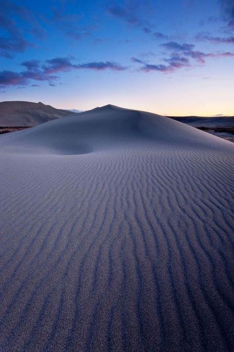 #BruneauSandDunes and observatory, part of southwest #Idaho's Bruneau Dunes State Park. They have rockin' star parties here. | Visitidaho.org Desert Life, Travel Outdoors, Round Trip, Sand Dunes, Horseback Riding, Rafting, Idaho, Places To See, Tumblr Blog