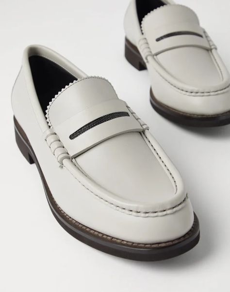 Women's flat shoes and loafers | Brunello Cucinelli Relax Lifestyle, Women's Flat Shoes, Elegant Outfits, Lacing Sneakers, Shoes Loafers, Sneaker Heels, Jewelry Creation, Denim Pant, Brunello Cucinelli