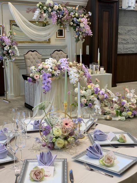 Lilac And Silver Centerpieces, Silver Centerpieces, Centerpieces Quinceanera, Sweet 16 Themes, Silver Centerpiece, Lavender Purple, Quinceanera, White Silver, Sweet 16