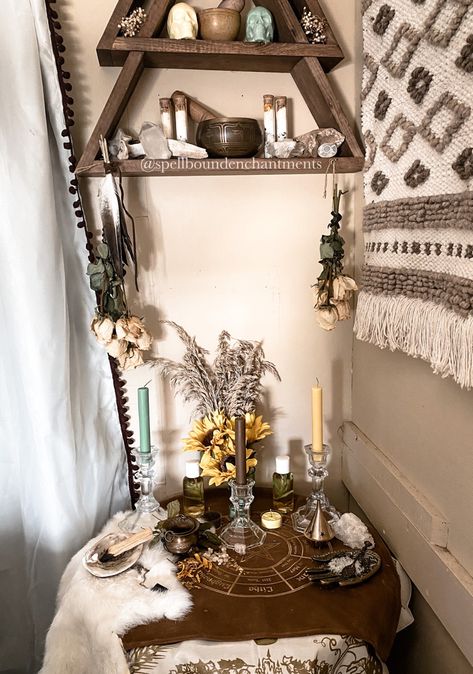 Lughnasadh Altar Lughnasadh Altar, Lammas Altar, Altar Inspiration, Witch Home Decor, W.i.t.c.h Aesthetic, Witches Altar, Altar Table, August 1st, Open Minded