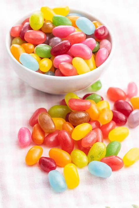 How to Make Jelly Beans That Your Kids Will Love – Cook Til Yummy Homemade Jelly Beans, Easy Homemade Candy, Gut Healing Foods, Homemade Candy Recipes, Homemade Gummy Bears, Easy Candy Recipes, Homemade Peanut Butter Cups, How To Make Jelly, Cracker Toffee