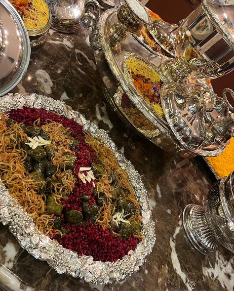 Food Table Design, Food Iran, Indian Wedding Food, Breakfast Brunch Party, Food Decorations, Iranian Food, Brunch Buffet, Food Carving, Persian Food