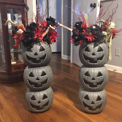 Plastic Pumpkin Stone Makeover - Crafty Morning Fall Halloween Decorations, Halloween Decorations Outdoor Porch, Pumpkin Decorating Diy, College Halloween Party, Halloween Porch Sign, Crafty Morning, Halloween Decor Diy, Plastic Pumpkins, Halloween Porch Decorations