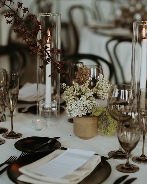 When the centrepieces are little works of art Florist @moswnflowers Photography @scarletoneill Rentals @eventrentalgroup Venue @thesymesca Stationery @pinkpeonypress #torontowedding #tablescape #weddingcentrepiece #modernwedding #antibride #stylishwedding #wedding #weddingday #weddingphotography #topweddingphotography #bridal #weddings #weddinginspiration #weddingideas #weddingphoto #weddingstyle #dreamwedding #weddingplanner #torontoweddingplanner #torontowedding #weddingplannertoron... Moody Wedding Color Schemes, Black And Brown Wedding, Pasta Wedding, Fall Wedding Aesthetic, Winery Reception, Moody Wedding Decor, Minimal Wedding Decor, Thanksgiving Hosting, Wedding Floral Arrangement