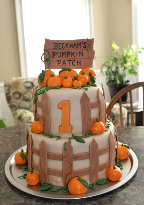 Pumpkin Patch Cake, Pumpkin Patch Birthday Party, Pumpkin Patch Birthday, Fall 1st Birthdays, Pumpkin Patch Party, Halloween First Birthday, Halloween 1st Birthdays, Pumpkin Birthday Parties, Pumpkin 1st Birthdays