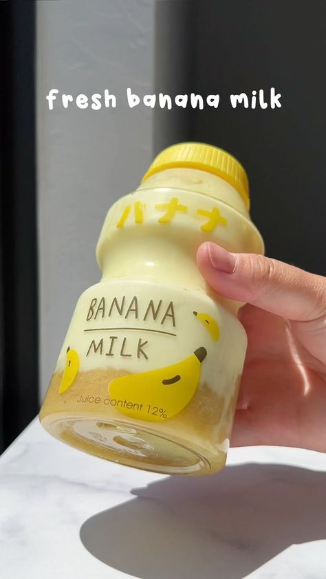 alyssa | boba enthusiast 🧋 op Instagram: "Let’s make Fresh Banana Milk! 🍌🥛 Still obsessed with these cute bottles and now I have the banana version!! This banana milk is even easier…" Mixology Recipes, Banana Shake, Banana Drinks, Banana Milkshake, Banana Milk, Milkshake Recipes, Food Combining, Shake Recipes, Milk Recipes