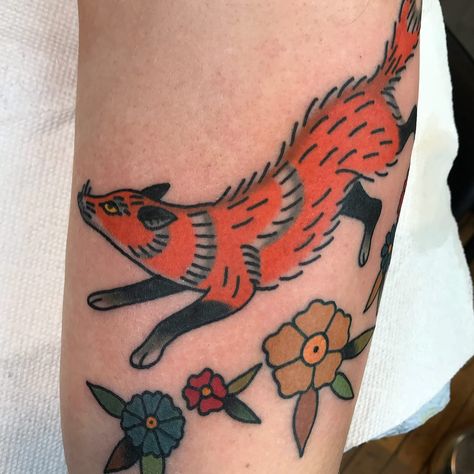 Kitsune Animal, Tattoo Prices, Upper Arm Tattoos, Fox Tattoo, Floral Leaves, Animal Nature, Nature Tattoos, The Little Prince, Unique Tattoos