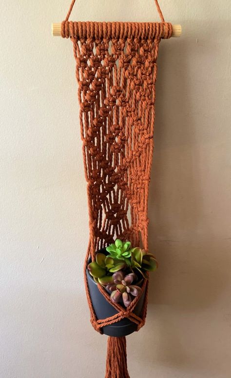 Learn how to make a DIY Macrame Plant Hanger Wall Hanging in this step by step tutorial and video! All you need is square knots, a couple of other basic knots, and a plant for this gorgeous boho wall hanging. DIY home decor, DIY wall decor, macrame tutorial, boho home decor. Diy Macrame Plant Hanger Easy, Diy Macrame Plant Hanger Pattern, Crafting Nook, Basic Knots, Wall Plant Hanger, Macrame Plant Hanger Tutorial, Macrame Plant Hanger Patterns, Macrame Hanging Planter, Plant Room