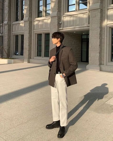 Korean Street Fashion: 10 Must-Have Outfits to Nail Your K-Fashion Look  – Svelte Magazine Korean Men Fashion, Boys Korean, Korean Street Fashion Men, Outfit Ideas Korean, Korean Mens Fashion, Asian Men Fashion, Korean Casual Outfits, Street Style Outfits Men, Mens Fashion Streetwear