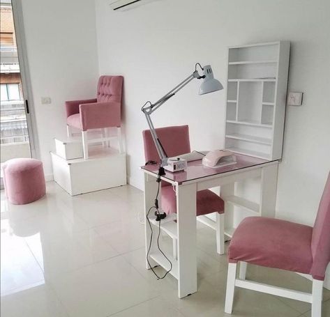 Nail Studio Ideas, Nails Room Ideas Salons, Nail Studio Ideas Small Spaces, Home Nail Salon Ideas Small Spaces, Desain Salon Kuku, Nail Salon At Home, Nail Room Ideas, Pedicure Station, Nail Salon Interior Design