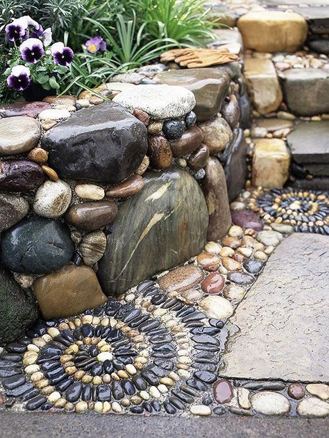 Landscape Edging Stone, Rock Walkway, Landscape Tips, Stone Garden Paths, Landscape Gardening, River Rock Landscaping, Garden Walkway, Pebble Mosaic, Rock Wall