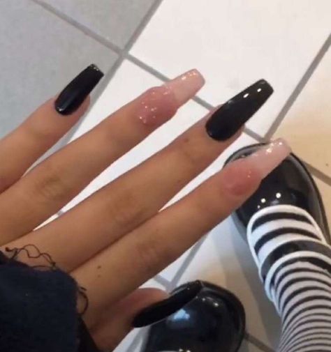 alt nails Plain Acrylic Nails, Black Acrylic Nails, Punk Nails, Edgy Nails, Goth Nails, Grunge Nails, Simple Acrylic Nails, Makijaż Smokey Eye, Acrylic Nails Coffin Short