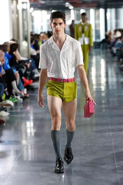 Male Festival Outfits, Spain Spring, Super Short Shorts, Palomo Spain, Gender Fluid Fashion, Short Sleeve Tops Casual, Genderless Fashion, Slim Fit Polo, Menswear Fashion Show