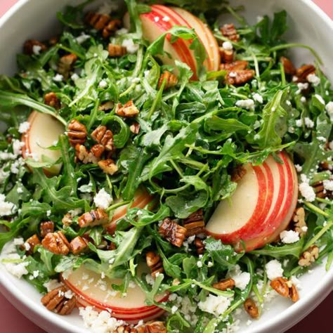 Arugula Thanksgiving Salad, Apple And Arugula Salad, Arugula Apple Salad Recipes, Apple Arugula Salad, Breakfast Arugula, Arugula Salad With Apples, Arugula Apple Salad, Thanksgiving Salad Recipes, Apple Walnut Salad