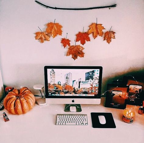 Pinterest: carolinefaith417★ Autumn Room, Fall Room Decor, Fall Bedroom Decor, Diy Tumblr, Deco Studio, Fall Bedroom, Pumpkin Centerpieces, Fall Decoration, Fall Inspo