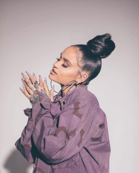 Kehlani Brasil on Instagram: “📸 @brialysse #Kehlani” Poses For A Photoshoot, Kehlani Singer, Rihanna Quotes, Maisie Wilen, Purple Army, Kehlani Parrish, For The Culture, Travel Clothing, Kehlani