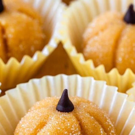 Camila Hurst on Instagram: "Pumpkin Brigadeiros are so easy to make and delicious! Brigadeiros are a Brazilian treat (I’m from Brazil 🇧🇷) made with sweetened condensed milk, butter, and flavorings. In this case we use pumpkin purée and spices as the flavoring but you can use anything. 🎃You can also use this Pumpkin Brigadeiro as macaron filling by placing it in a piping bag and piping in the macarons. Ps the filling is stable and also cottage law compliant in many states! And it’s DE-LI-CIOUS Pumpkin Brigadeiro, Macaron Filling Recipe, Pumpkin Macaron, Camila Hurst, Macaron Filling, Caprese Salad Recipe, Piping Bag, Sweetened Condensed Milk, Condensed Milk