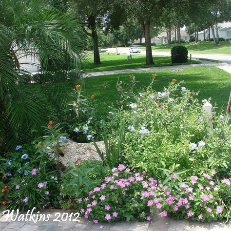 Creating a Florida Cottage Garden Cottage Garden Plan, Florida Trees, Florida Cottage, Hillside Garden, Eco Friendly Garden, Cottage Garden Design, Cottage Garden Plants, English Cottage Garden, Garden Design Plans