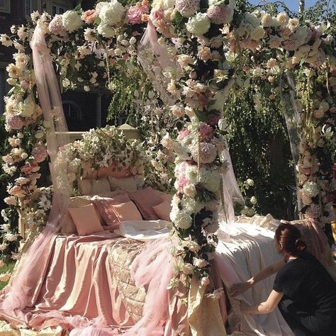 Once Upon A Broken, Heart Aesthetic, Garden Bedroom, Modern Disney, Princess Aesthetic, Room Inspiration Bedroom, Bedroom Aesthetic, Dream Bedroom, Bedroom Inspo