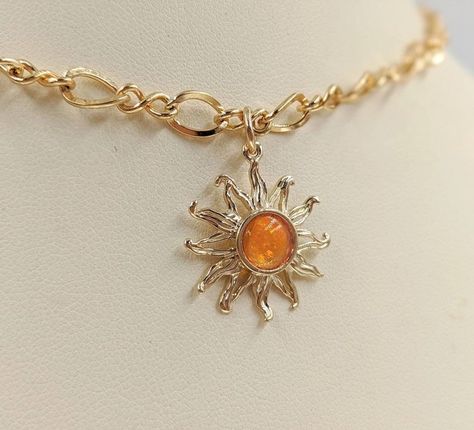 Sun Pendant Aesthetic, Sun Crystal Necklace, Fire Themed Jewelry, Sun Aesthetic Jewelry, Sun Inspired Jewelry, Yellow Necklace Aesthetic, Orange Necklace Jewelry, Sun Themed Clothes, Gold Sun Jewelry