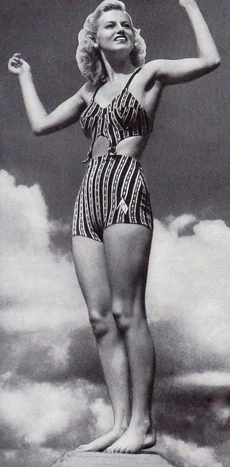 1940's vintage bathing suit/ bikini. 1941 1950 Bathing Suit, 30s Swimwear, 30s Swimsuit, 1940s Swimsuit, 50s Bathing Suit, 1950s Bathing Suits, Pinup Bathing Suit, Vintage Bathing Suit, Retro Bathing Suits