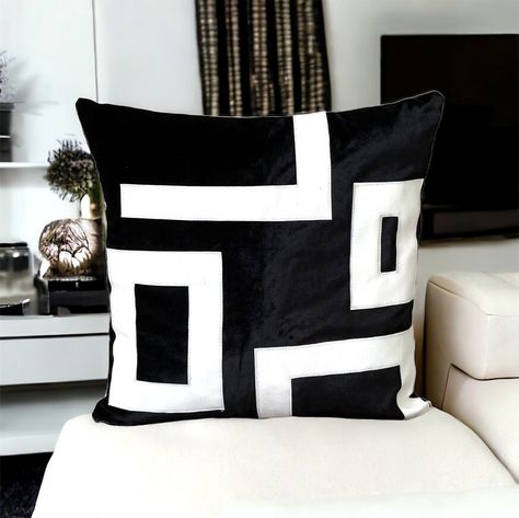 Black White Bedrooms, Black And White Cushions, Black And White Pillows, Glam Decor, White Velvet, Velvet Pillow, Black White Gold, Velvet Pillow Covers, White Pillows