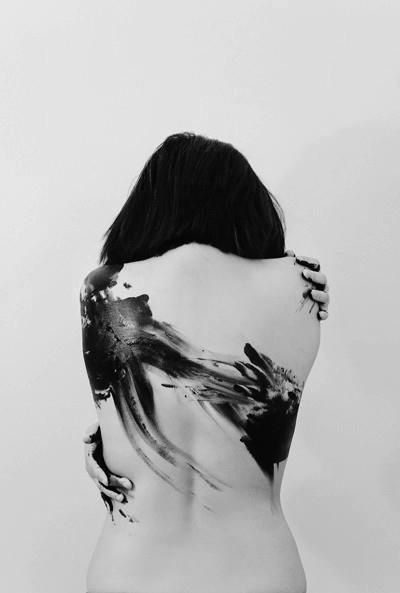 Foto Art, Trik Fotografi, Dark Photography, 인물 사진, White Paint, Pics Art, Photography Inspo, 그림 그리기, Art Paint