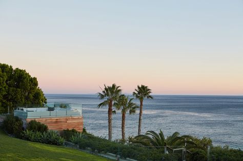 Get the Look of Courteney Cox's Airy, Beachfront Malibu Home Photos | Architectural Digest Malibu Homes Exterior, House In California, Malibu Homes, Malibu Beach House, Patio Layout, Malibu Home, Beachfront House, Courtney Cox, Steal Her Style